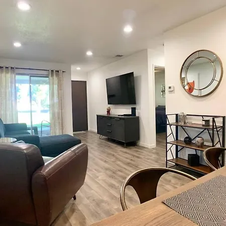 Perfect Palm Springs Pied-A-Terre Apartment